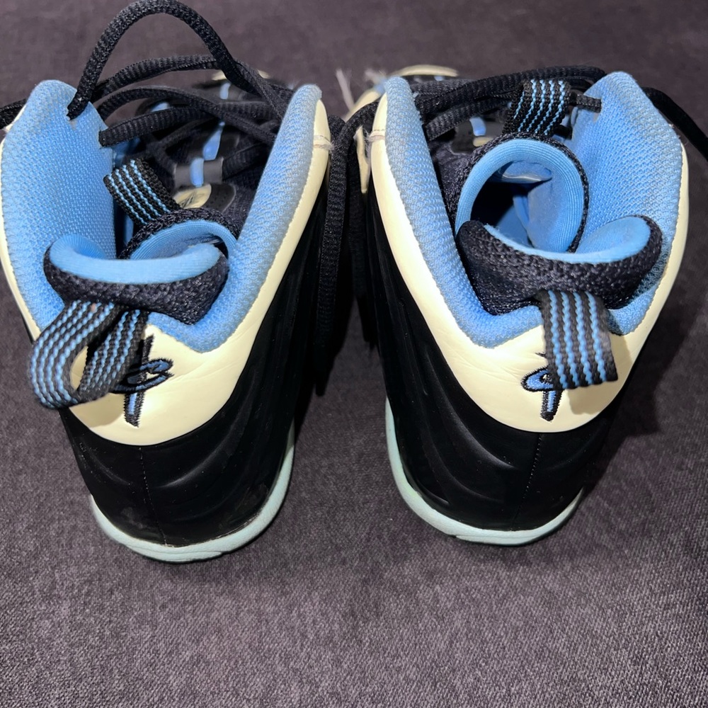 Boys sneakers